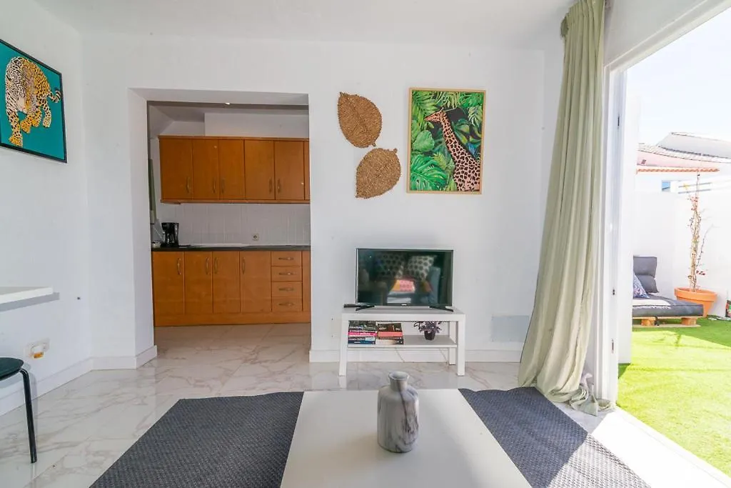 Deluxe Duplex Bungalow Private Parking contacts